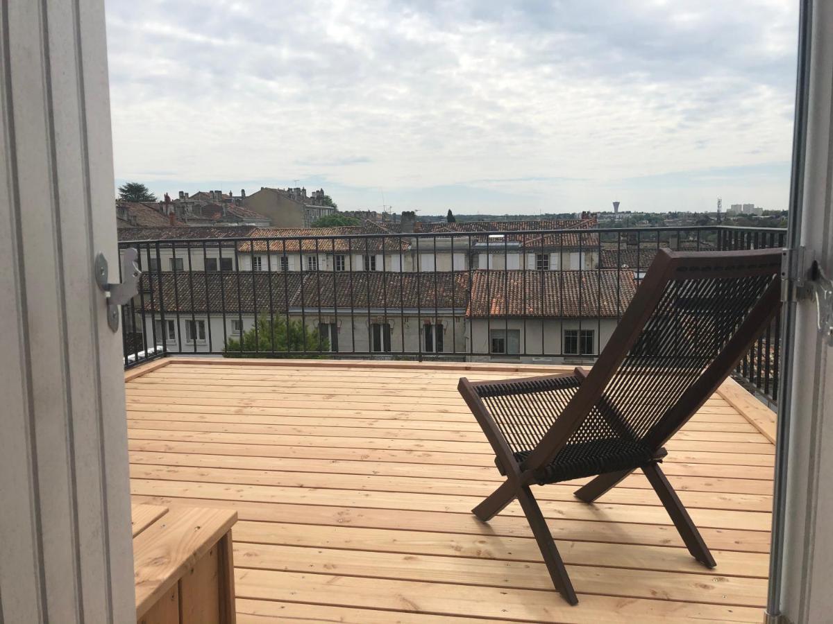 Beautifully Renovated Rooms On Place New York Angoulême Extérieur photo