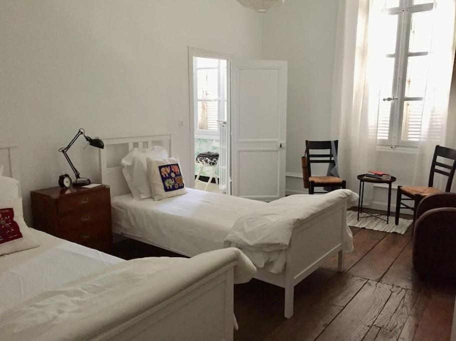 Beautifully Renovated Rooms On Place New York Angoulême Extérieur photo